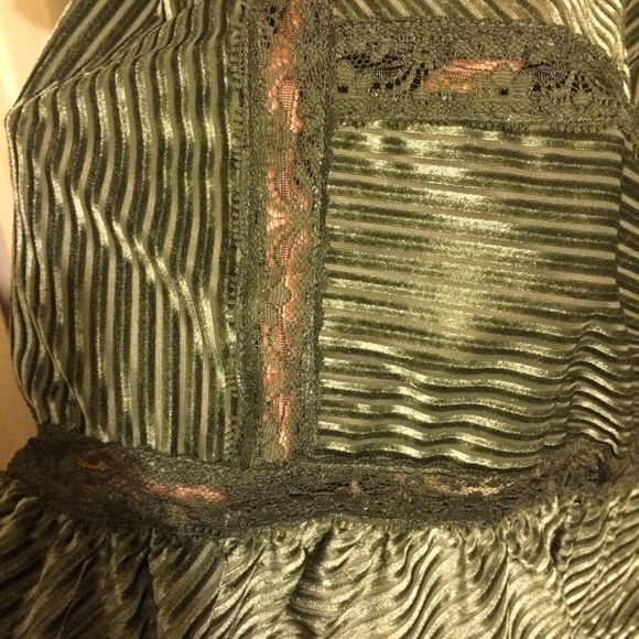 POL- Olive Green Lace Detail Top, V-Neck. NWOT! - Picture 8 of 14